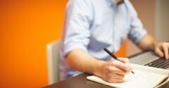 Hvordan skriver man en perspektivering?