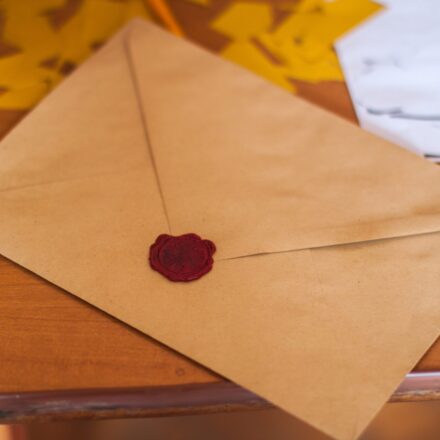 Hvordan sender man et brev?