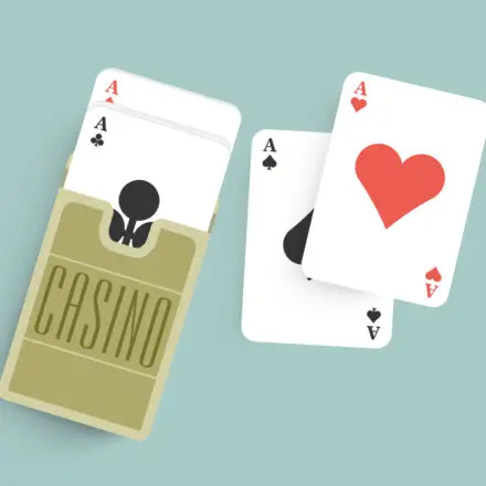 Hvordan adskiller online casinoer sig fra fysiske spillehaller?