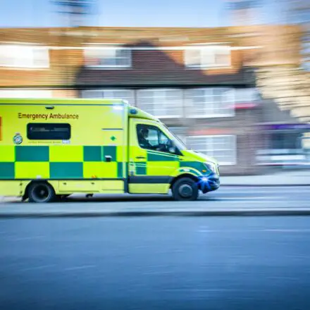 Hvordan bliver jeg ambulanceredder?