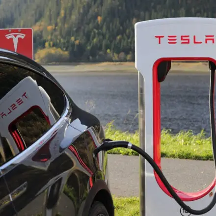 Se hvordan Tesla Model S virker invendigt