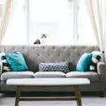 Hvordan finder jeg en sofa, der passer til min stue?
